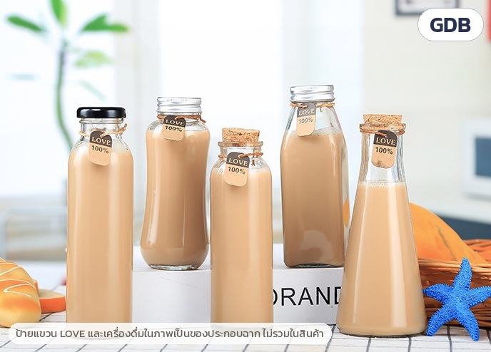 ขวดแก้วใสใส่เครื่องดื่ม 250–500 มล. 8 ทรง GDB – ภาพสินค้าจริง ขวดแก้วใสหลายทรง ทรงกลม เหลี่ยม กรวย (ป้ายแขวนและเครื่องดื่มในภาพเป็นของประกอบฉาก ไม่รวมในสินค้า)