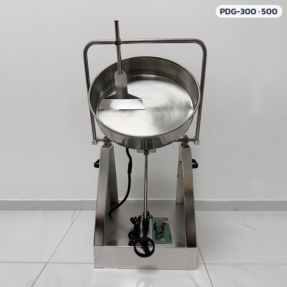 เครื่องปั้นเม็ดจานหมุนสแตนเลส PDG-300 / PDG-500 – ภาพถ่ายเครื่องด้านหน้า: จานสแตนเลสก้นแบน คานค้ำตัว U กับแผ่นกวาด ขาตั้งตัว A บนกล่องฐานสแตนเลส