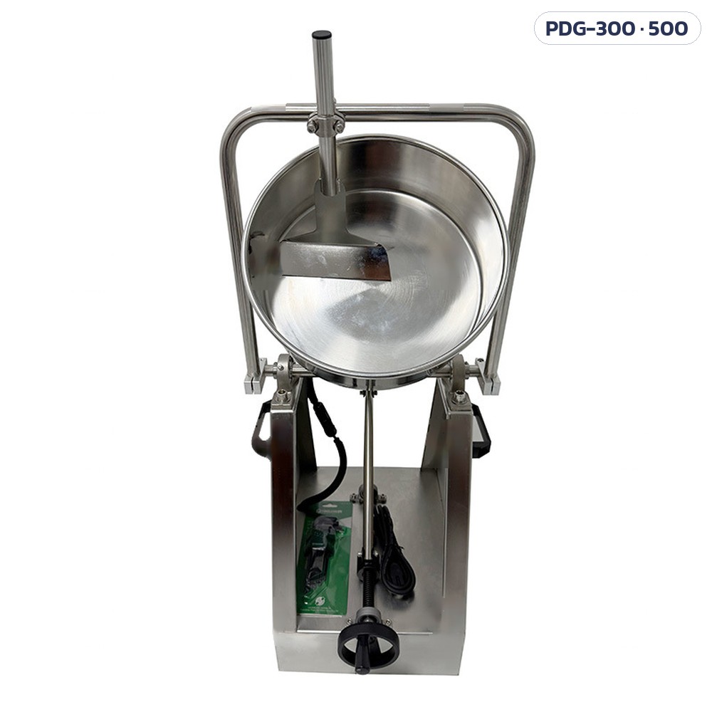 เครื่องปั้นเม็ดจานหมุนสแตนเลส PDG-300 / PDG-500 – ภาพถ่ายเครื่องบนพื้นขาว มองจากด้านหน้า เห็นจาน แผ่นกวาด คานค้ำ พวงมาลัยปรับองศา และสายไฟ