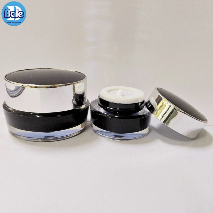 k0128 5g. กระปุกอะคริลิกทรงกลมสีดำฝาขอบเงินเงา 5g.