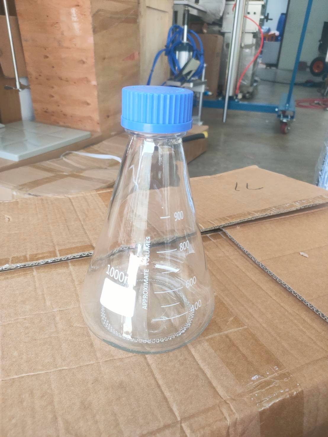 ขวดแก้วทรงกรวย Erlenmeyer flask /conical flask มีสเกล 500/1000ml