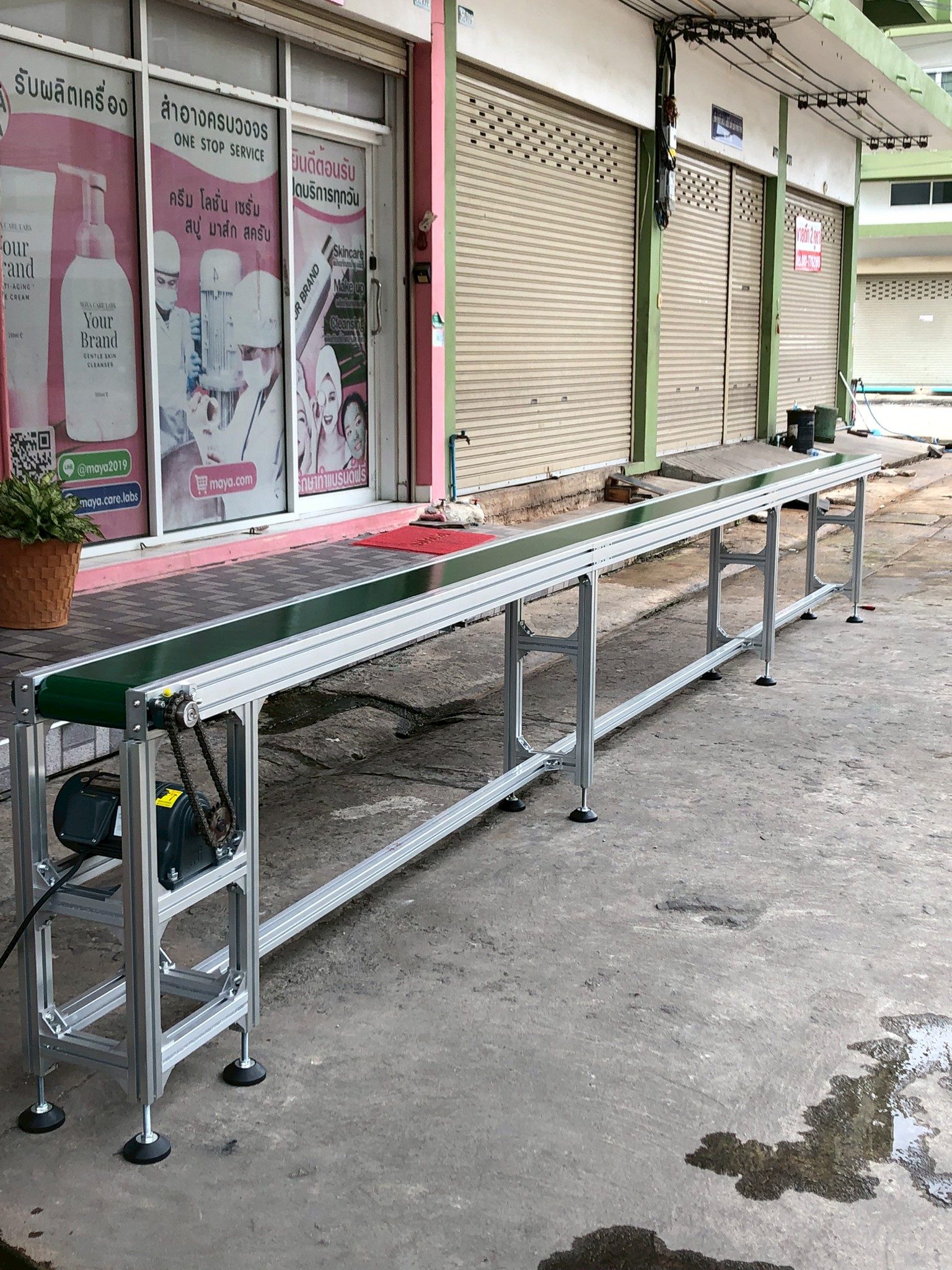 สายพาน ยาว 6 เมตร ปรับความเร็วได้ งานสั่งทำ