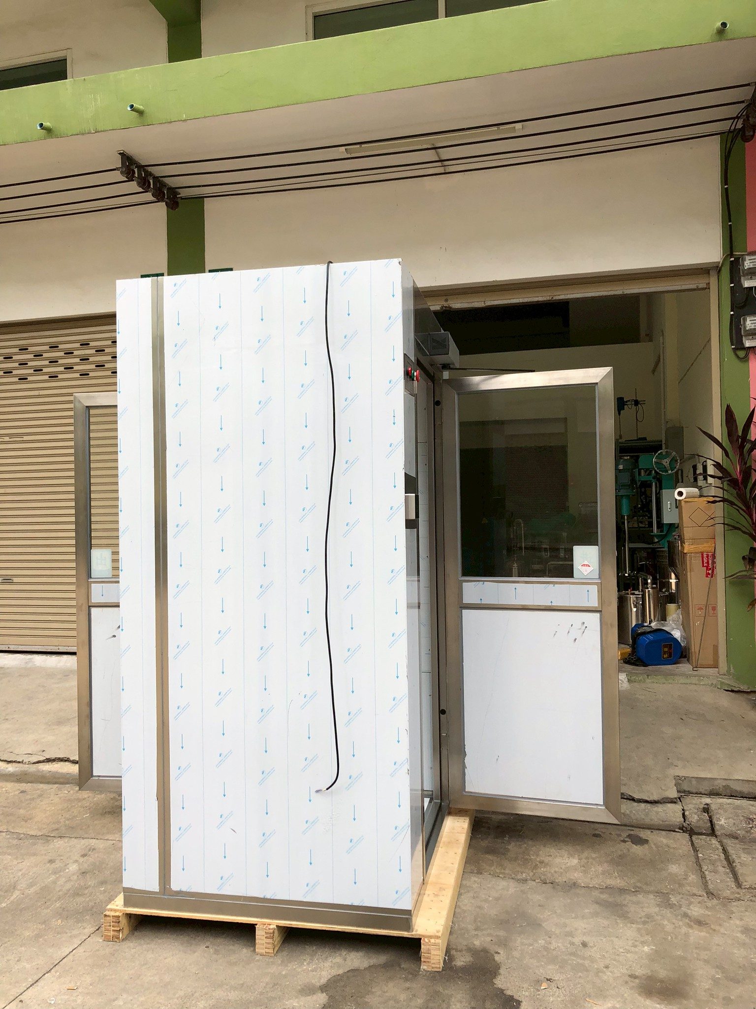 แอร์ โชว์เวอร์ตู้เป่าลมสำหรับ ห้องคลีนรูม 1300*1000*2050 SUS304