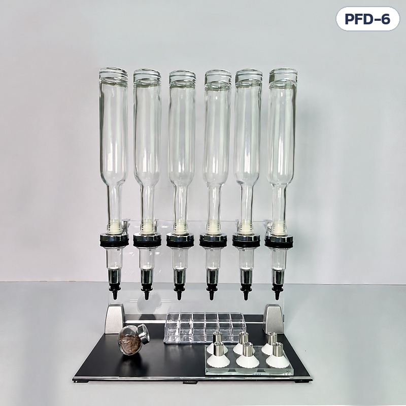 ชั้นปั๊มแบ่งน้ำหอม 6 หัว PFD-6 – ชั้นปั๊มแบ่งน้ำหอม 6 หัว ครบชุด ภาพหน้าตรง: ขวดแก้วใส 6 ใบคว่ำบนแผงอะคริลิก ฐานสีดำ