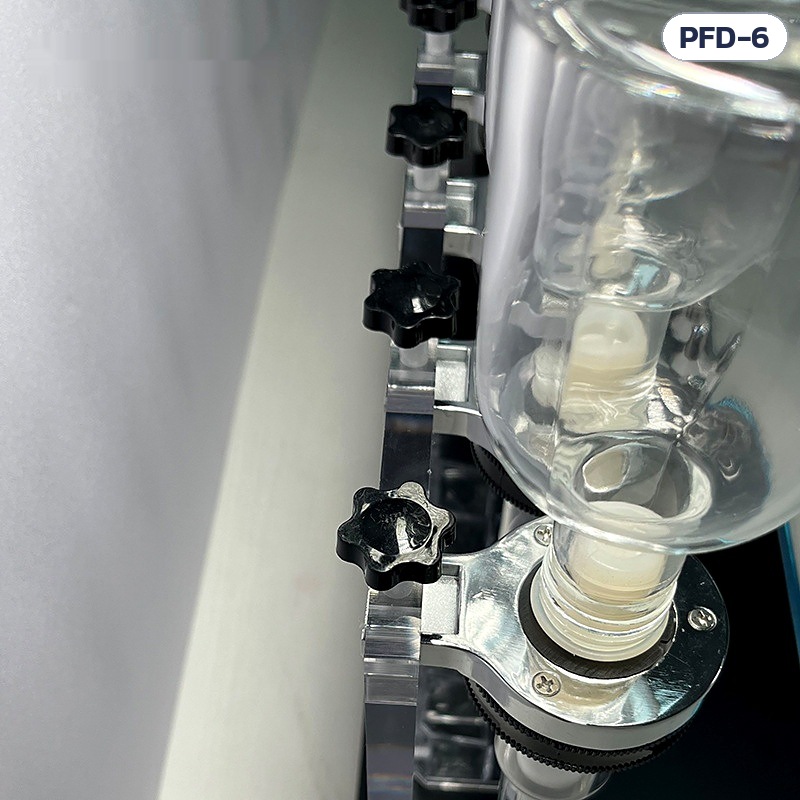 ชั้นปั๊มแบ่งน้ำหอม 6 หัว PFD-6 – ด้านหลังแผง: น็อตลูกบิดยึดขาจับคอขวด เสริมความแน่น