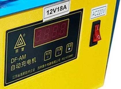 18111 หน้าจอดิจิทัล · ปุ่ม 3 ปุ่ม · สวิตช์ AC 220V สีแดง · ป้าย 12V18A